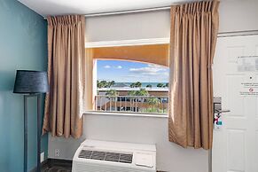 Clarion Pointe Galveston - Beachfront