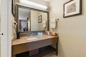 Clarion Pointe Galveston - Beachfront