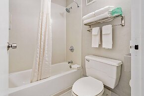 Clarion Pointe Galveston - Beachfront