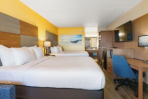 Clarion Pointe Galveston - Beachfront
