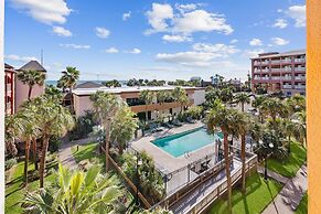 Clarion Pointe Galveston - Beachfront