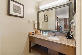 Clarion Pointe Galveston - Beachfront