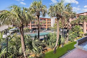 Clarion Pointe Galveston - Beachfront