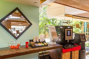 Castle Bamboo Waikīkī Hotel