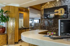 Castle Bamboo Waikīkī Hotel