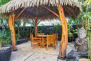 Castle Bamboo Waikīkī Hotel