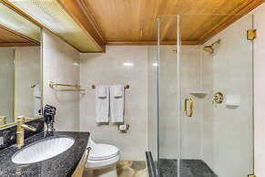 Castle Bamboo Waikīkī Hotel