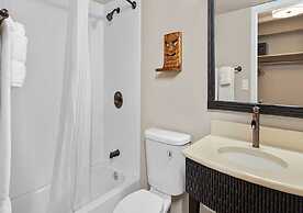 Castle Bamboo Waikīkī Hotel