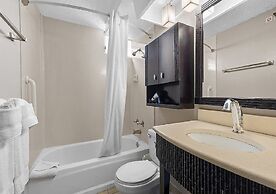 Castle Bamboo Waikīkī Hotel