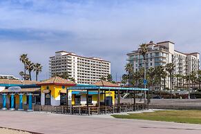 The Waterfront Beach Resort, A Hilton Hotel