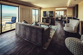The Waterfront Beach Resort, A Hilton Hotel