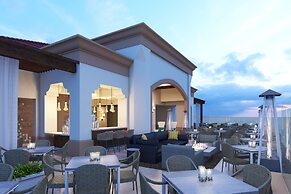 The Waterfront Beach Resort, A Hilton Hotel