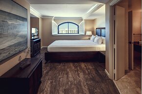 The Waterfront Beach Resort, A Hilton Hotel