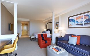 The Waterfront Beach Resort, A Hilton Hotel