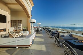 The Waterfront Beach Resort, A Hilton Hotel