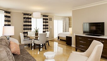 The Waterfront Beach Resort, A Hilton Hotel