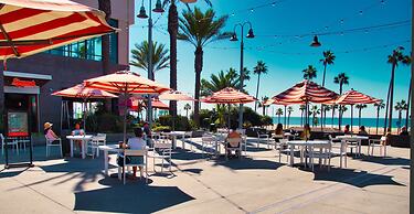 The Waterfront Beach Resort, A Hilton Hotel
