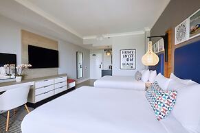 The Waterfront Beach Resort, A Hilton Hotel