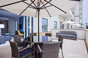 The Waterfront Beach Resort, A Hilton Hotel
