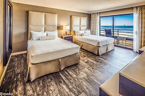 The Waterfront Beach Resort, A Hilton Hotel