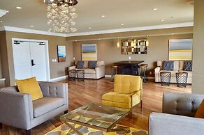 The Waterfront Beach Resort, A Hilton Hotel