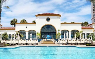 The Waterfront Beach Resort, A Hilton Hotel
