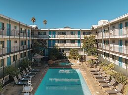 Marin Suites Hotel
