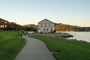 Marin Suites Hotel