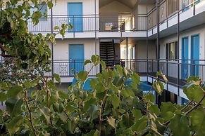 Marin Suites Hotel