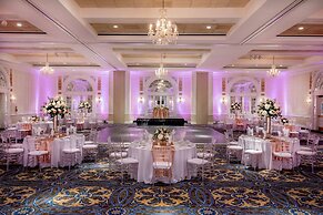 Hotel Roanoke & Conference Ctr, Curio Collection by Hilton