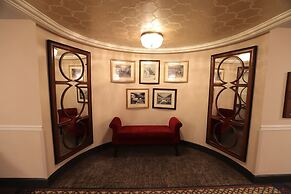 Hotel Roanoke & Conference Ctr, Curio Collection by Hilton