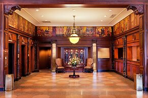 Hotel Roanoke & Conference Ctr, Curio Collection by Hilton