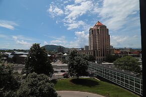 Hotel Roanoke & Conference Ctr, Curio Collection by Hilton