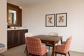 Hotel Roanoke & Conference Ctr, Curio Collection by Hilton