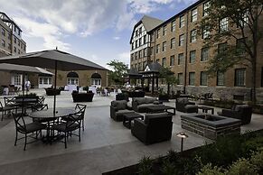 Hotel Roanoke & Conference Ctr, Curio Collection by Hilton