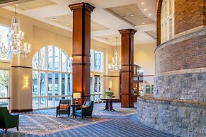 Hotel Roanoke & Conference Ctr, Curio Collection by Hilton