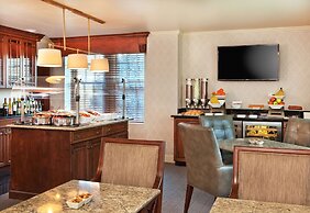 Hotel Roanoke & Conference Ctr, Curio Collection by Hilton