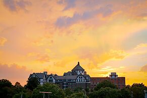 Hotel Roanoke & Conference Ctr, Curio Collection by Hilton