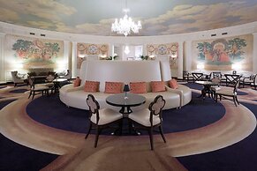 Hotel Roanoke & Conference Ctr, Curio Collection by Hilton