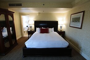 Hotel Roanoke & Conference Ctr, Curio Collection by Hilton