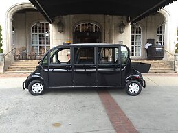 Hotel Roanoke & Conference Ctr, Curio Collection by Hilton