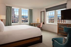 Hotel Roanoke & Conference Ctr, Curio Collection by Hilton