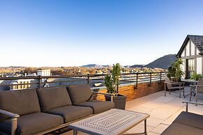 Hotel Roanoke & Conference Ctr, Curio Collection by Hilton