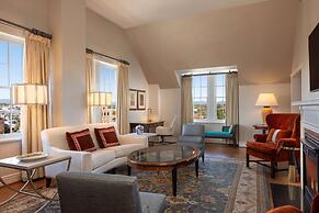 Hotel Roanoke & Conference Ctr, Curio Collection by Hilton