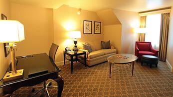 Hotel Roanoke & Conference Ctr, Curio Collection by Hilton