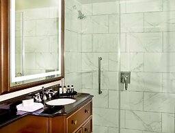 Hotel Roanoke & Conference Ctr, Curio Collection by Hilton