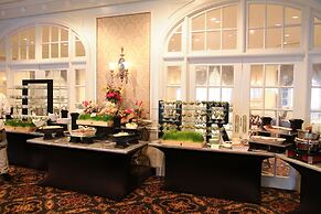 Hotel Roanoke & Conference Ctr, Curio Collection by Hilton