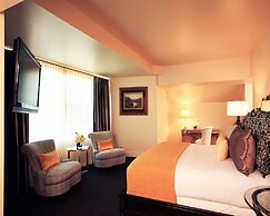 Hotel Roanoke & Conference Ctr, Curio Collection by Hilton