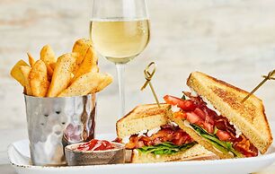 Courtyard By Marriott Cape Cod Hyannis