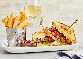 Courtyard By Marriott Cape Cod Hyannis